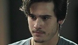 'Rock Story': Zac acredita que Gui bateu em Mariane e briga com o pai