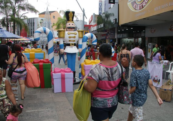 Centro de Maceió lotado às vesperas do Natal