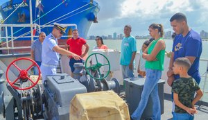 Capitania dos Portos promove visitação pública ao Navio Hidrográfico Balizador “Comandante Manhães”