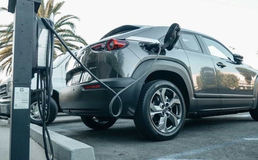 Carros elétricos: MP pede esclarecimentos à Equatorial sobre recarga em postes