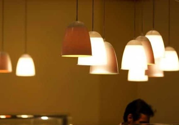 Tarifa branca pode baratear conta de luz a partir de hoje