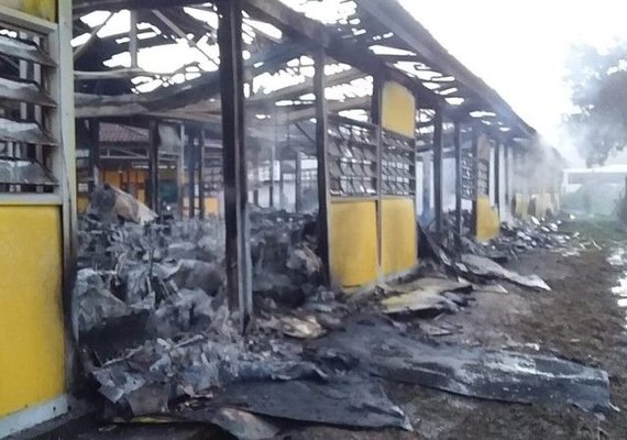 Prefeitura de Matriz anuncia reconstrução de escola que foi consumida pelo fogo