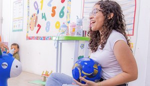 Trabalho de auxiliares reforçam acesso à educação inclusiva