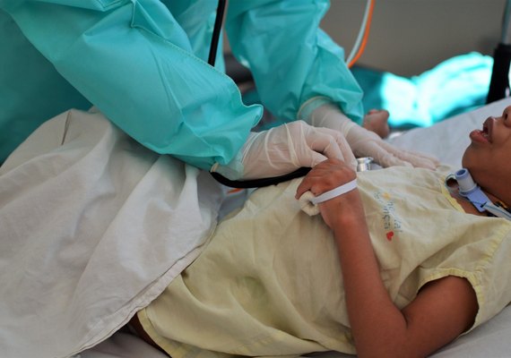 Pais são orientados sobre como agir em caso de parada cardiorrespiratória das crianças
