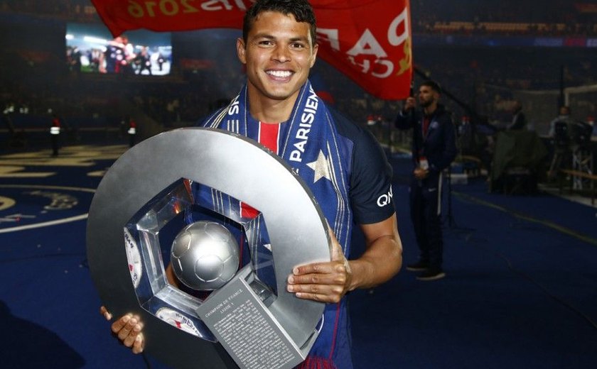 Thiago Silva acerta renovação com o Paris Saint-Germain até 2020
