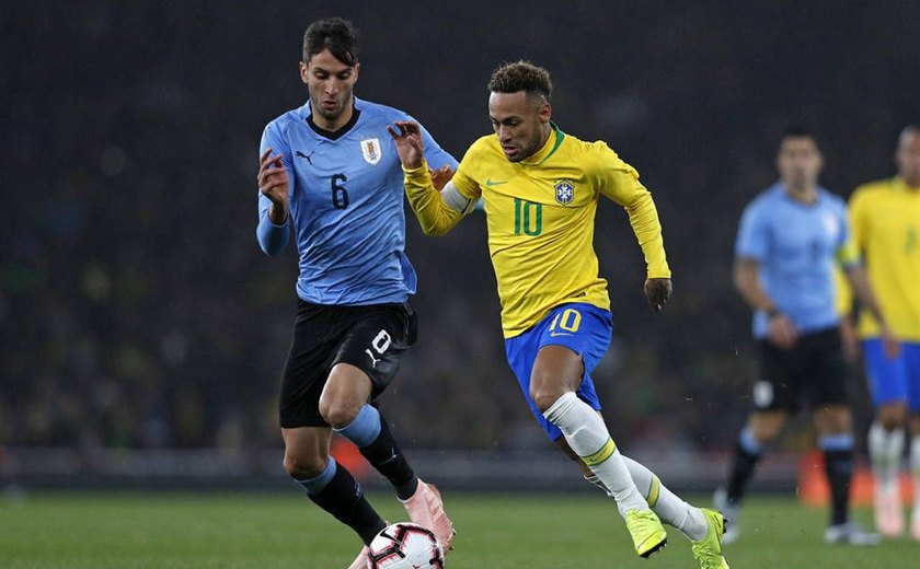 Neymar decide e Brasil conquista vitória sofrida em cima do Uruguai