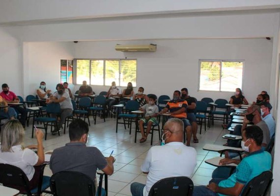 Reunião busca alternativas para a regularização dos abatedouros de frango em Coruripe