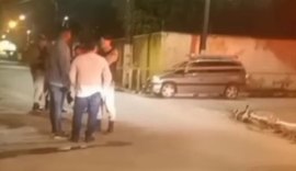 Homem é assassinado dentro de veículo ao lado de templo religioso na parte alta de Maceió