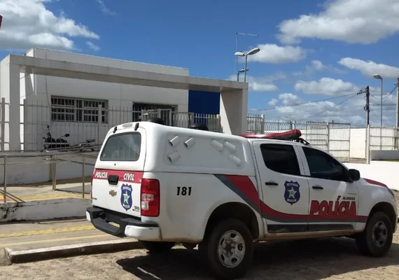 Mulher é presa em Murici suspeita de furtos e roubos contra idosos