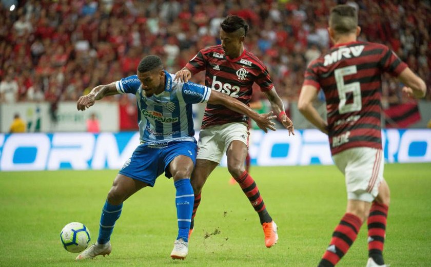 CSA leva dois gols no segundo tempo e perde para o Flamengo em jogo em Brasília