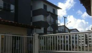 Pintor recebe descarga elétrica, cai de uma altura de 12 metros e morre