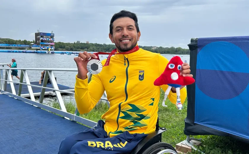 Luís Carlos Cardoso é prata na canoagem