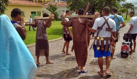 Socioeducandos viram atores e revivem a Paixão de Cristo