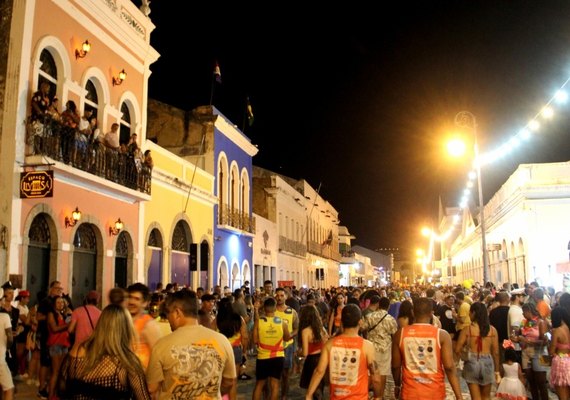 Jaraguá Folia reúne famílias e resgata a história do Carnaval em Maceió