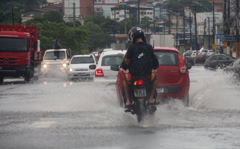 Chuvas registradas em Maceió e região Norte deixam Defesa Civil em alerta