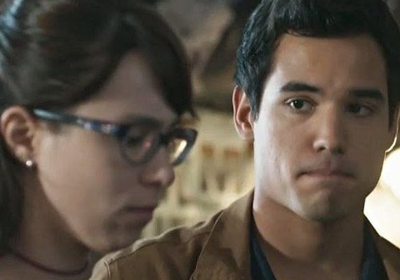 Guto termina com Benê e ela tem crise de pânico em 'Malhação'