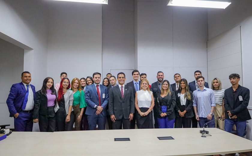 Estudantes de direito conhecem funcionamento da Câmara Municipal de Maceió