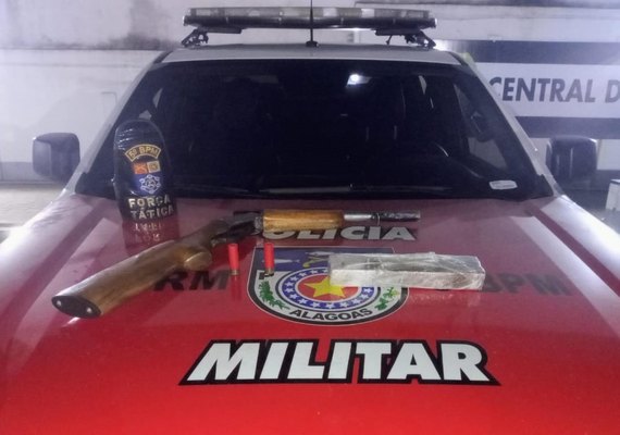 PM combate o tráfico e apreende arma e drogas no Benedito Bentes