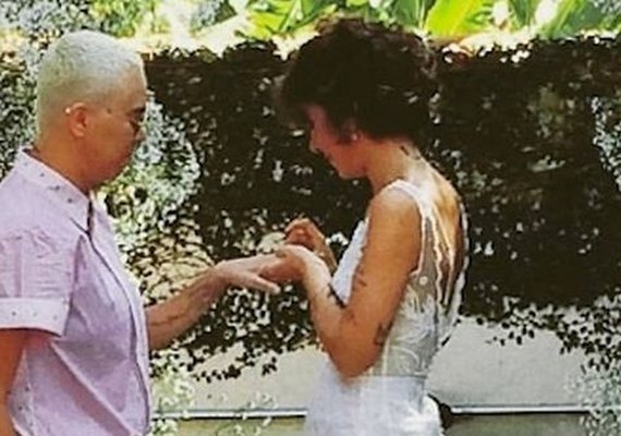 Maria Gadú e Lua Leça se casam em cerimônia íntima