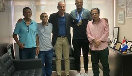 Goleiro campeão pelo Botafogo desfruta de suas férias em Maceió, sua terra natal