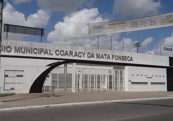 Menina sofre choque elétrico ao encostar em grade no Estádio Municipal de Arapiraca