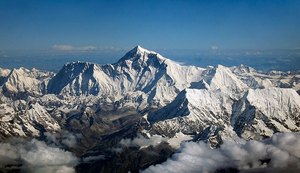 Guia desaparecido há uma semana no Monte Everest é encontrado vivo