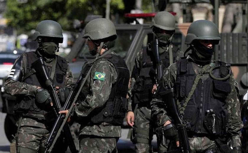 Polícia faz operação no Rio para prender responsáveis por morte de PM