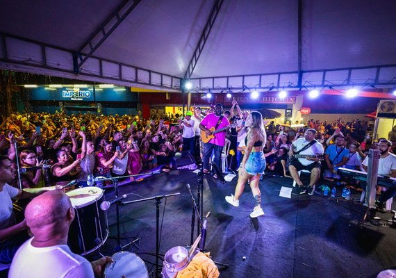 Sextou no Centro leva alegria e homenagens às mulheres no Calçadão do Comércio