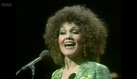 Morre Cleo Laine, cantora de jazz britânica, aos 97 anos