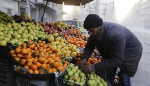 Famílias retornam a ex-bairros rebeldes de Aleppo após fim de combates