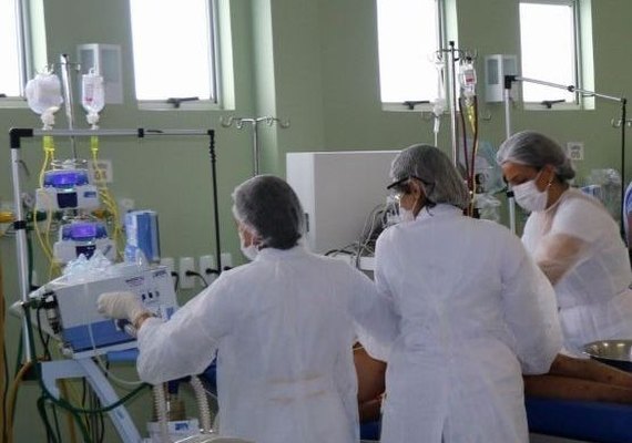 Arapiraca: bebê de 1 ano é internado em estado grave após ser agredido pelo pai