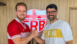 CRB realiza apresentação oficial do lateral-esquerdo Lucas Lovat