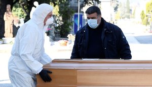 Total de mortes no mundo pelo novo coronavírus passa de 2 milhões