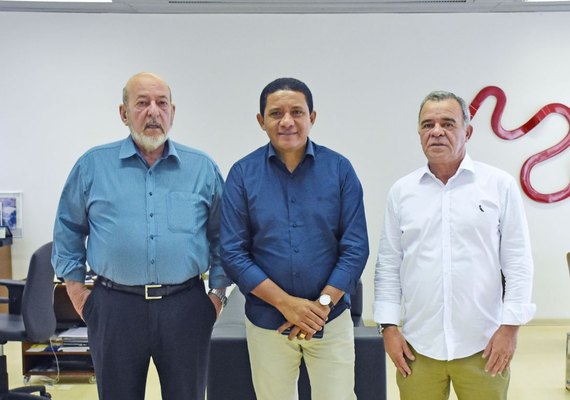 Lyra e prefeito Julio Cezar discutem parcerias para desenvolvimento de Palmeira