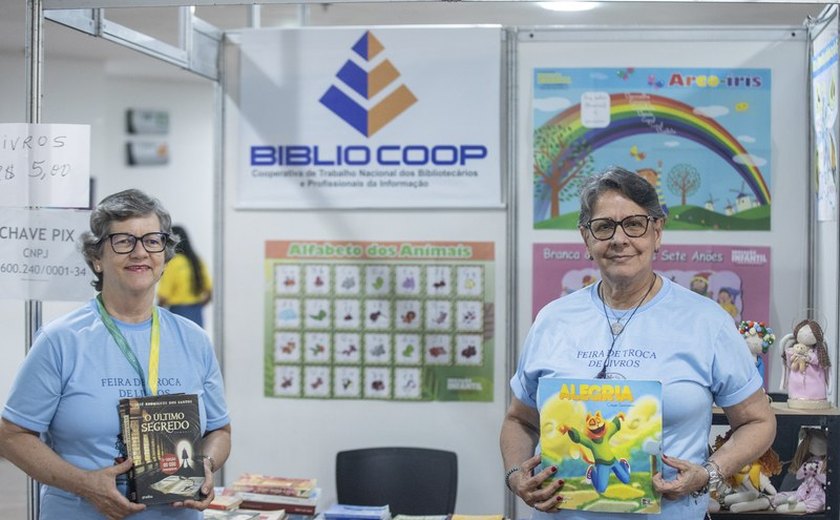 Bibliocoop incentiva a leitura com projetos de troca e venda acessível