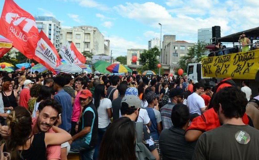 Ato-show em São Paulo pede eleições diretas