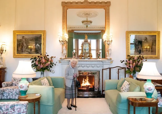 Rainha Elizabeth II morre aos 96 anos e encerra reinado mais longo do Reino Unido