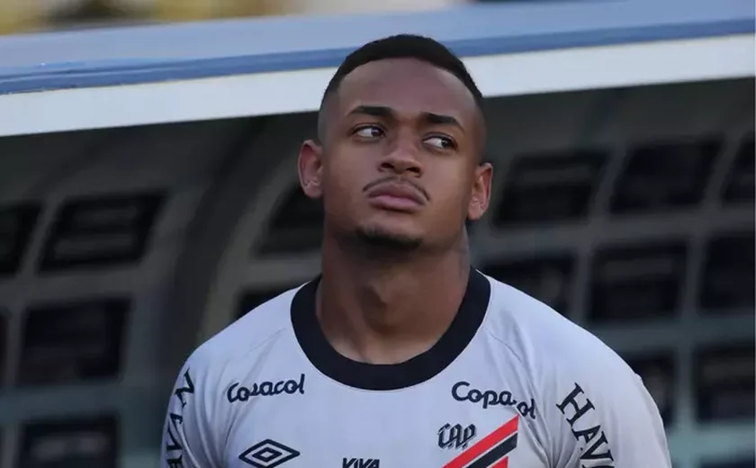 Léo Derik, do Athletico, é condenado a 13 anos de prisão por estupro de vulnerável