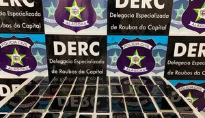Delegacia de Roubos faz devolução de 75 aparelhos celulares às vítimas