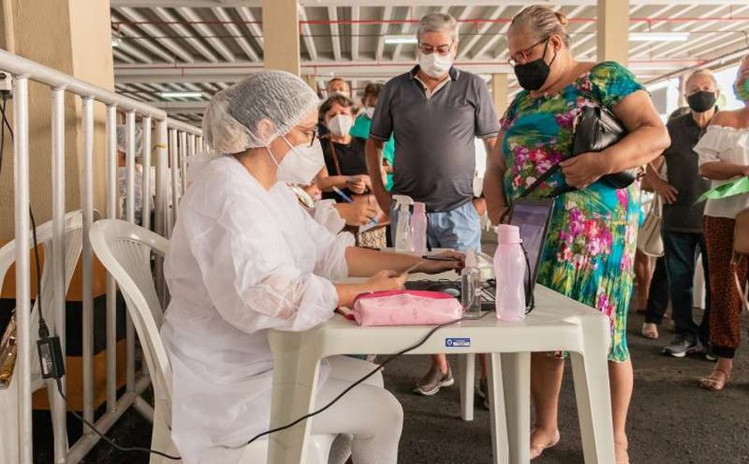 Pontos de vacinação contra a Covid-19 passam a funcionar de segunda a sábado em Maceió