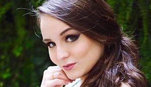 Perfil com nome da atriz Larissa Manoela é denunciado por pedofilia