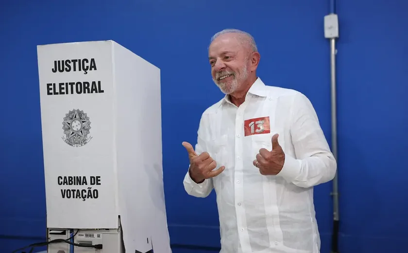Lula vota e enaltece mobilização popular: 'nunca vi nada igual'