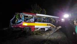 Concluída operação de retirada de ônibus que caiu na Serra da Barriga