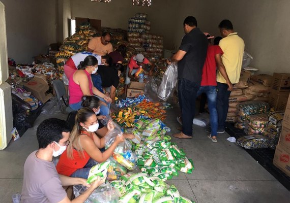 Prefeitura de Lagoa da Canoa doa três mil kits  de merenda e 22 toneladas de alimentos