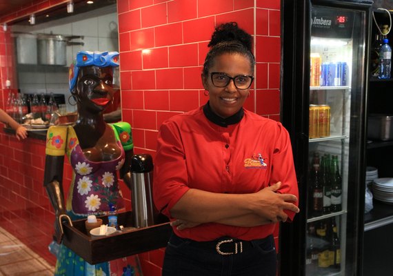 Feijoada da Baiana é a principal referência da culinária no mercado público do Jaraguá