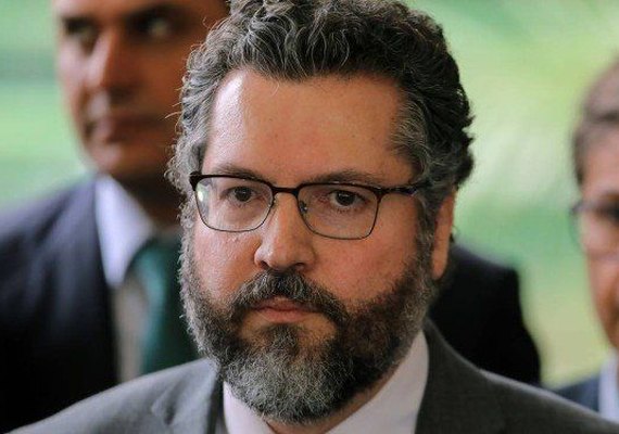 Ernesto Araújo montou força-tarefa no Itamaraty para pressionar por cloroquina da Índia