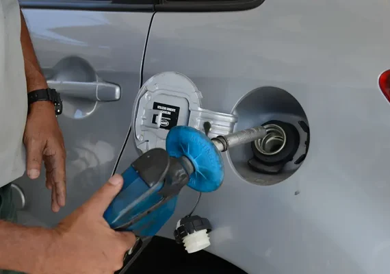 Alagoas e outros 19 estados aderem a proposta federal para contar alta no diesel