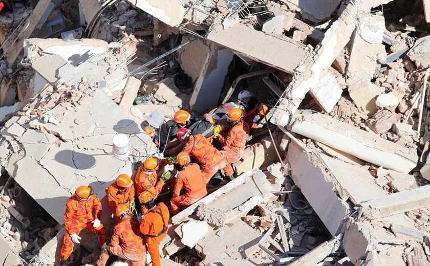 Corpo de Bombeiros confirma duas mortes no desabamento de prédio em Fortaleza
