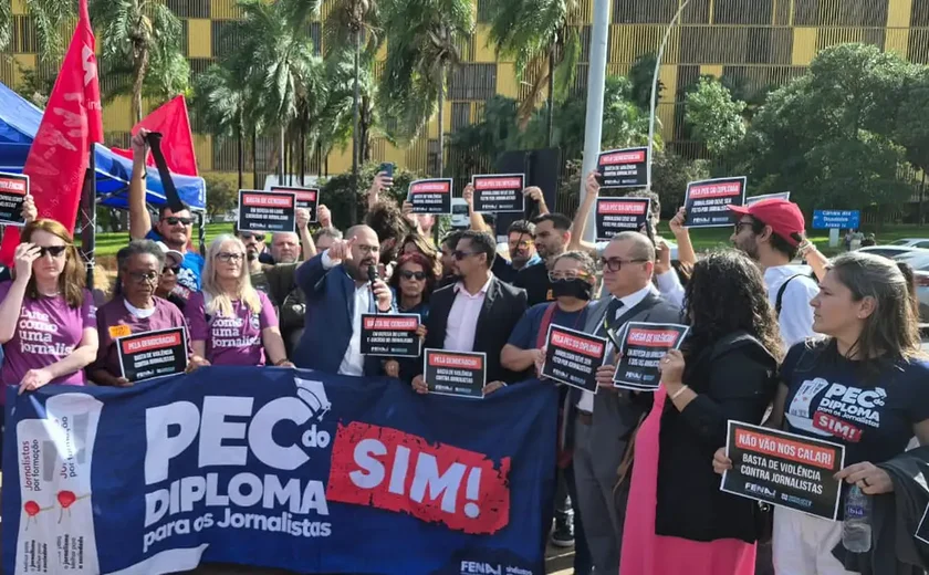 Jornalistas fazem ato contra censura e agressões na Câmara dos Deputados