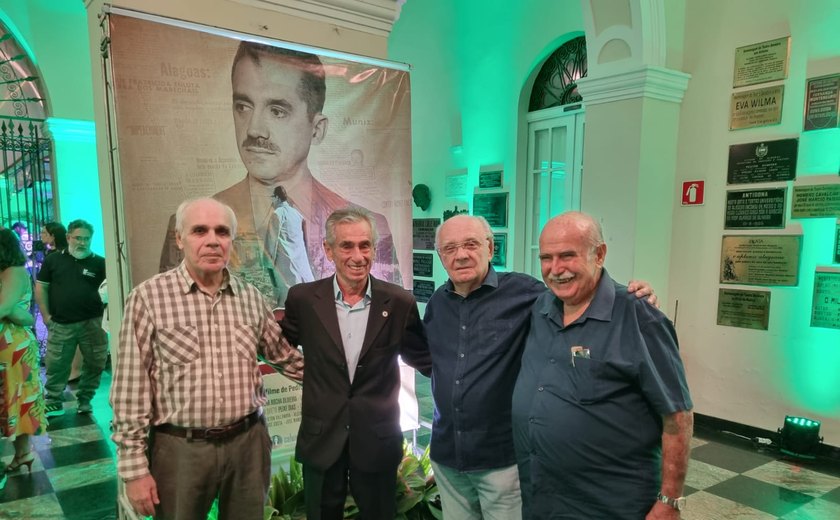 Presidente do Corecon/AL  prestigia lançamento de filme que retrata o Impeachment de Muniz Falcão